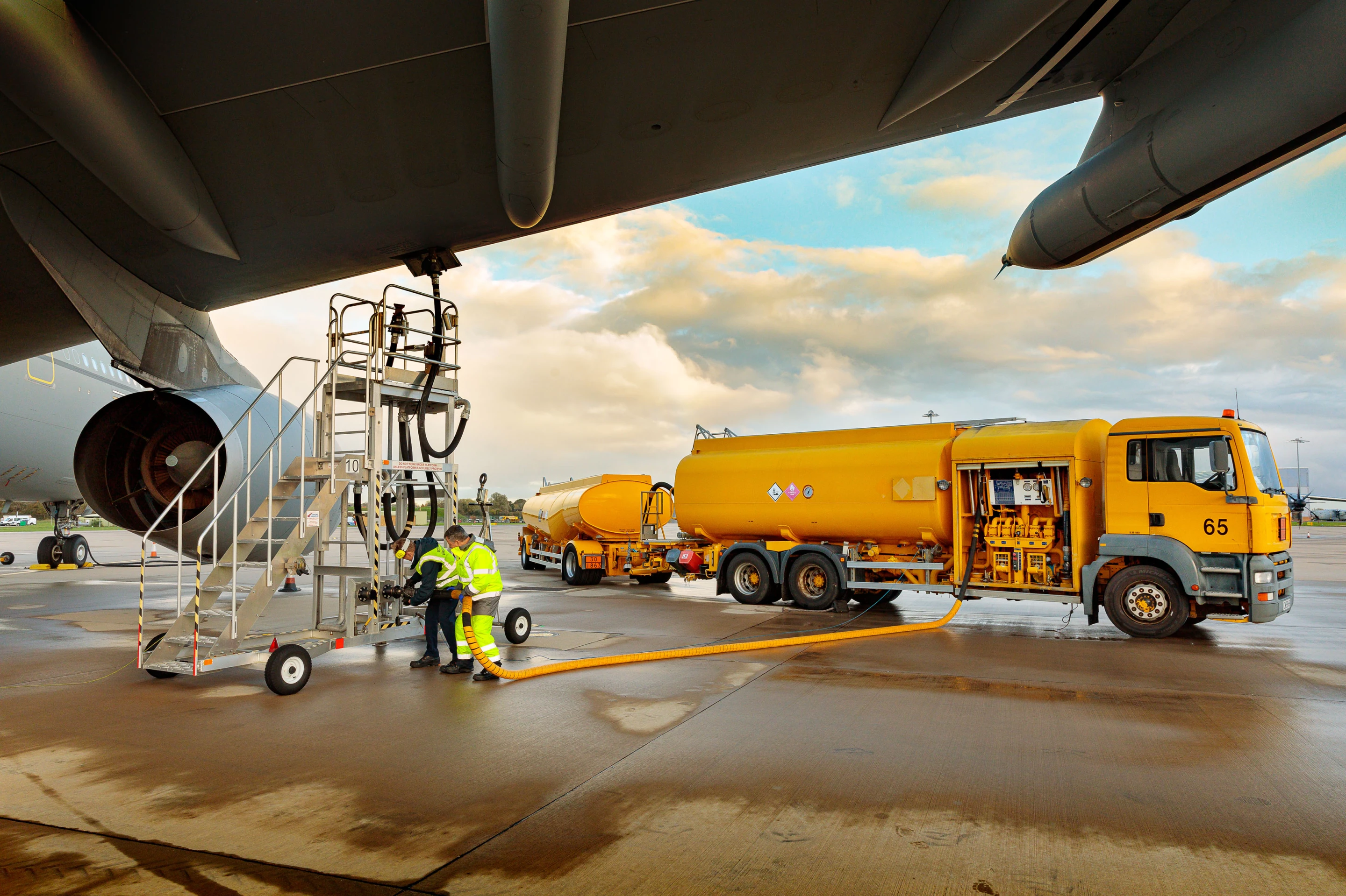 Loading SAF on the Voyager aircraft