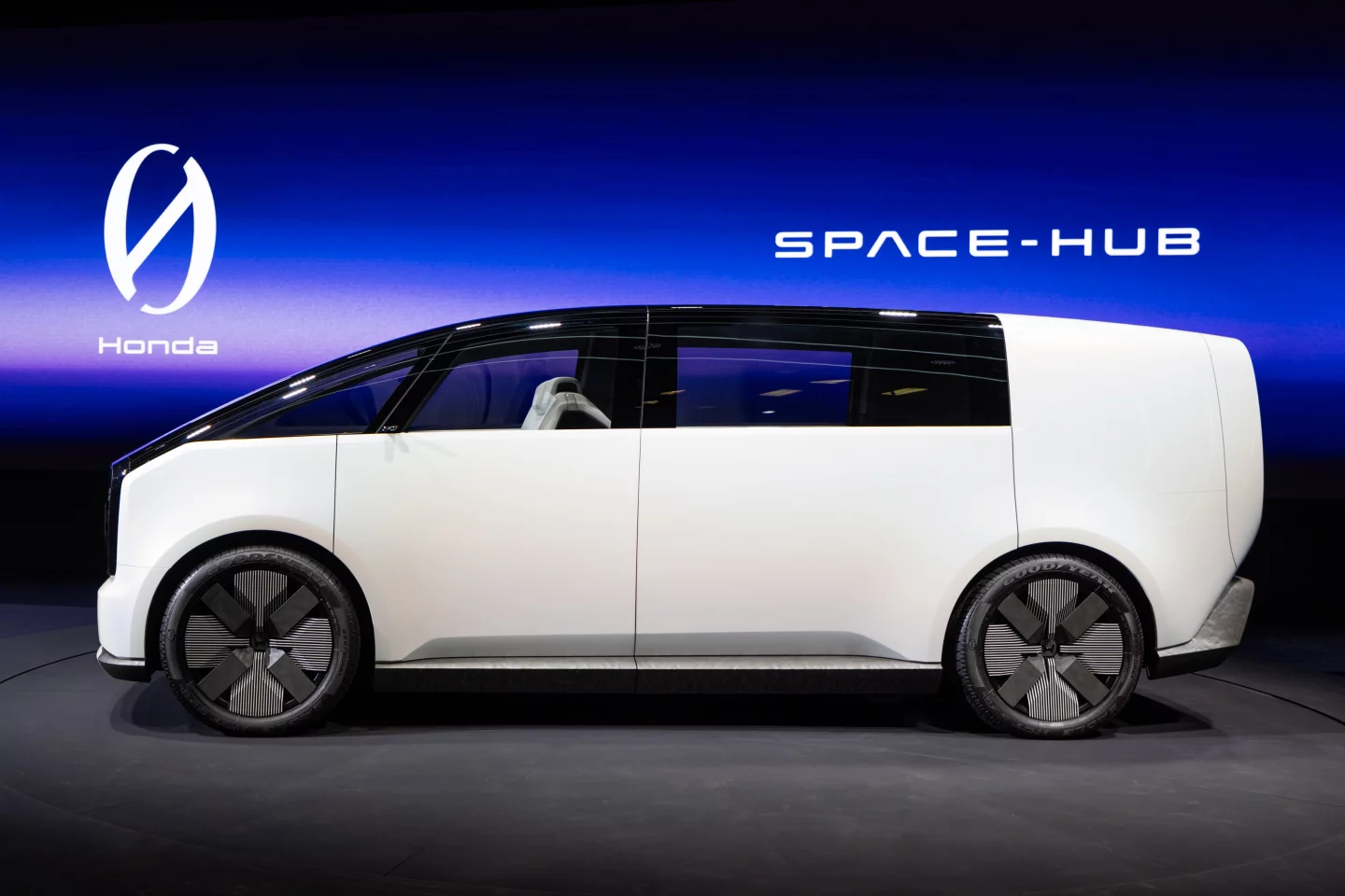 The Space-Hub's unique shape and short overhangs promise plenty of interior space