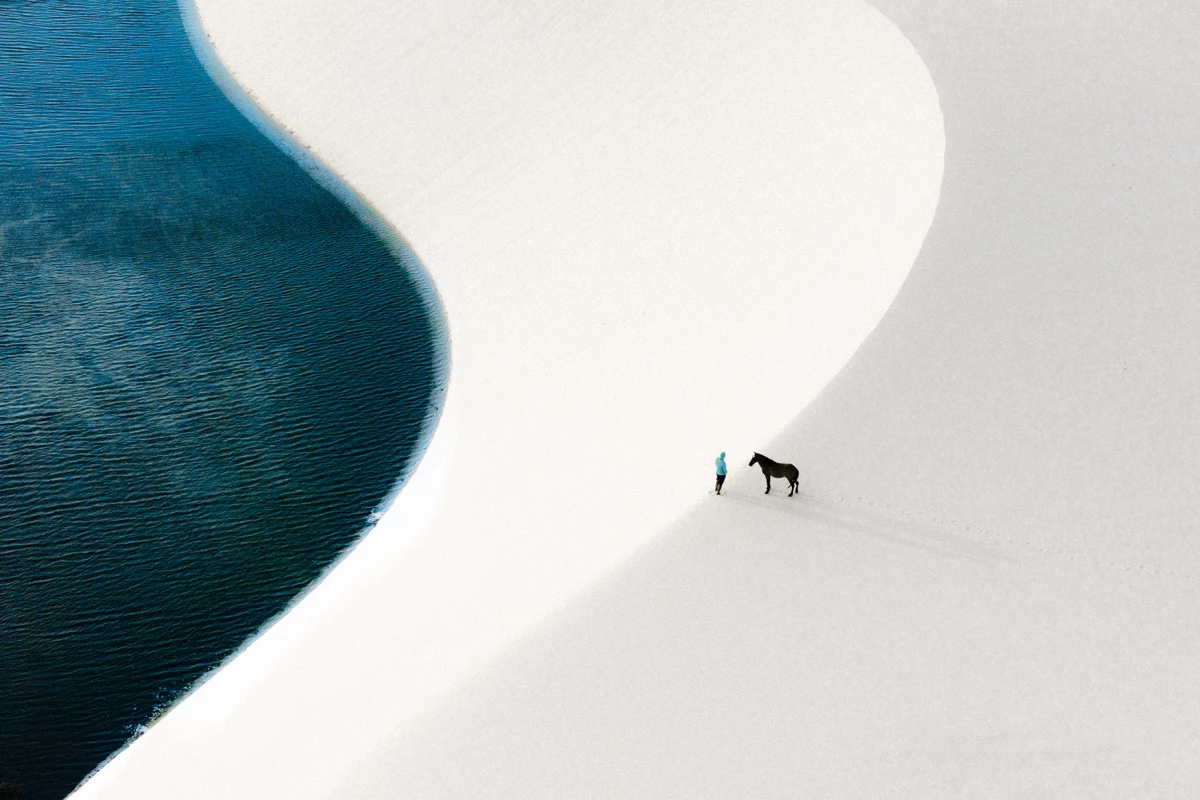 "Laços," Aerial 1st place winner, 2025 Minimalist Photography Awards