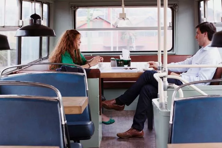 Each of the two double-decker buses contains a cafeteria (Photo: Village Underground Lisboa)