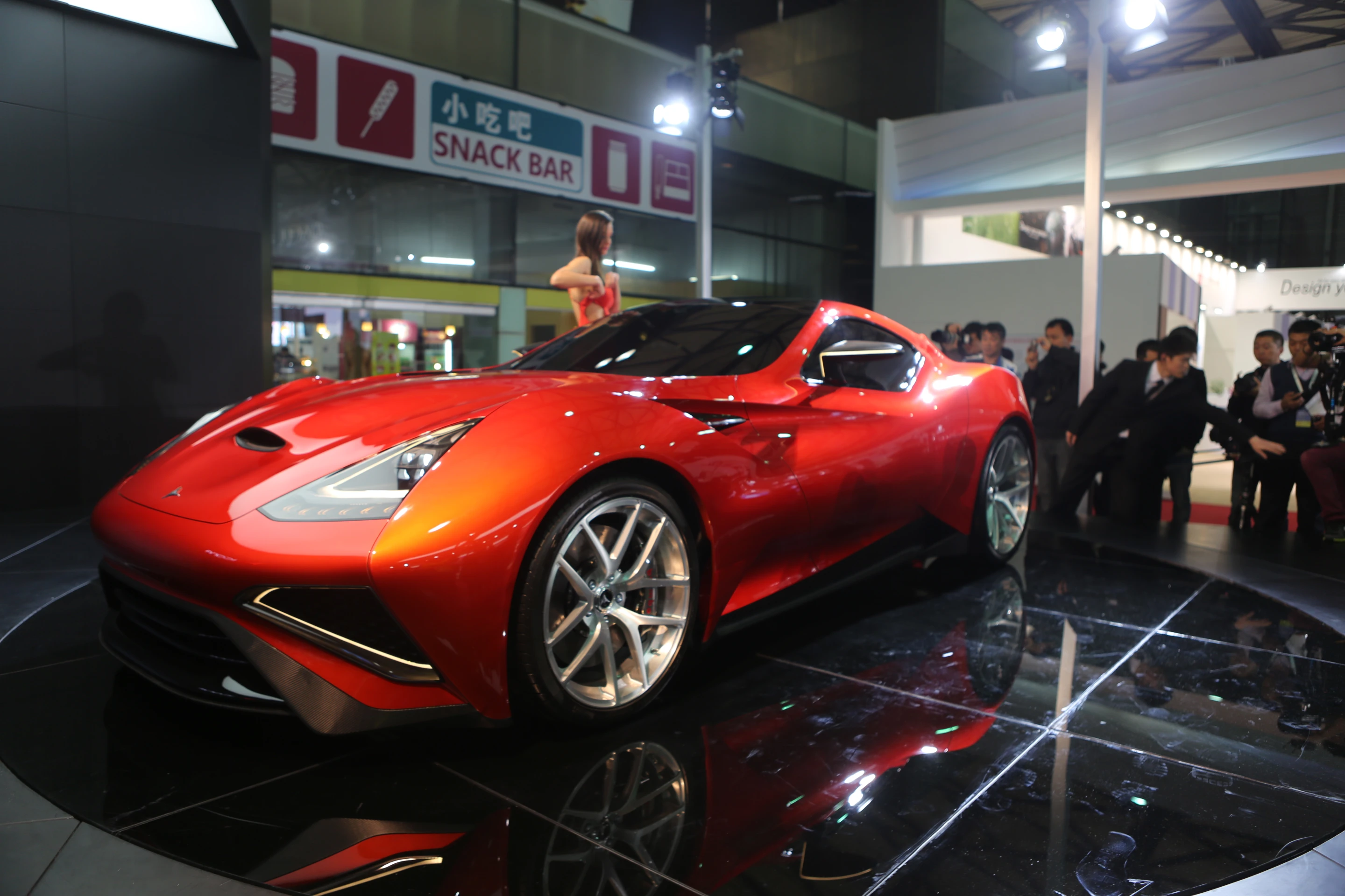Icona Vulcano's GTR braking system, supplied by Brembo, uses 380 mm carbon ceramic discs and 6 piston calipers