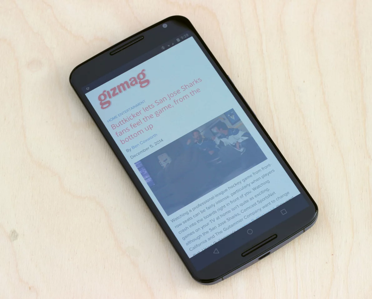 Gizmag on the Nexus 6 (Photo: Will Shanklin/Gizmag.com)