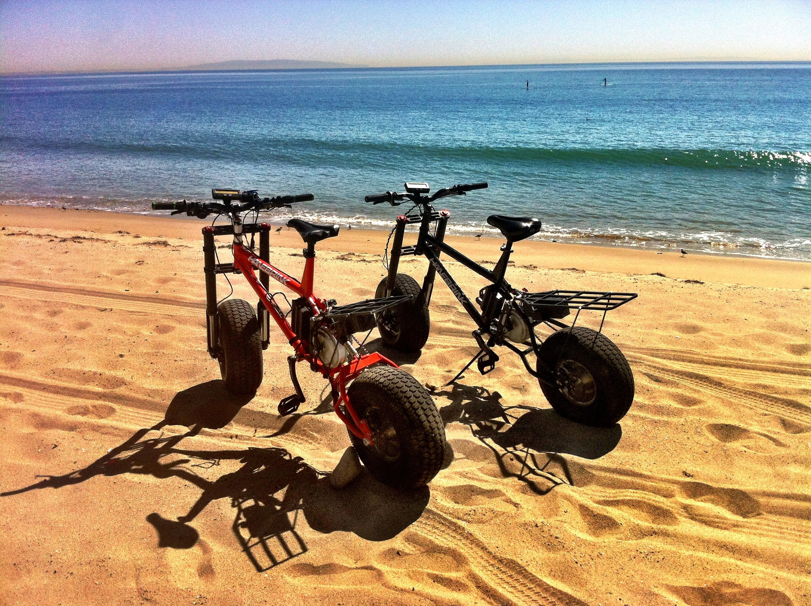 The eight inches of adjustable travel in the dual crown triple clamp forks from previous models has now been joined by five inches of travel at the rear of the Hanebrink III