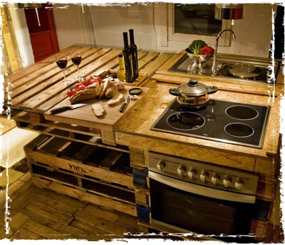 The Paletina is a kitchen island built using reclaimed pallets and other materials found on the streets of Barcelona