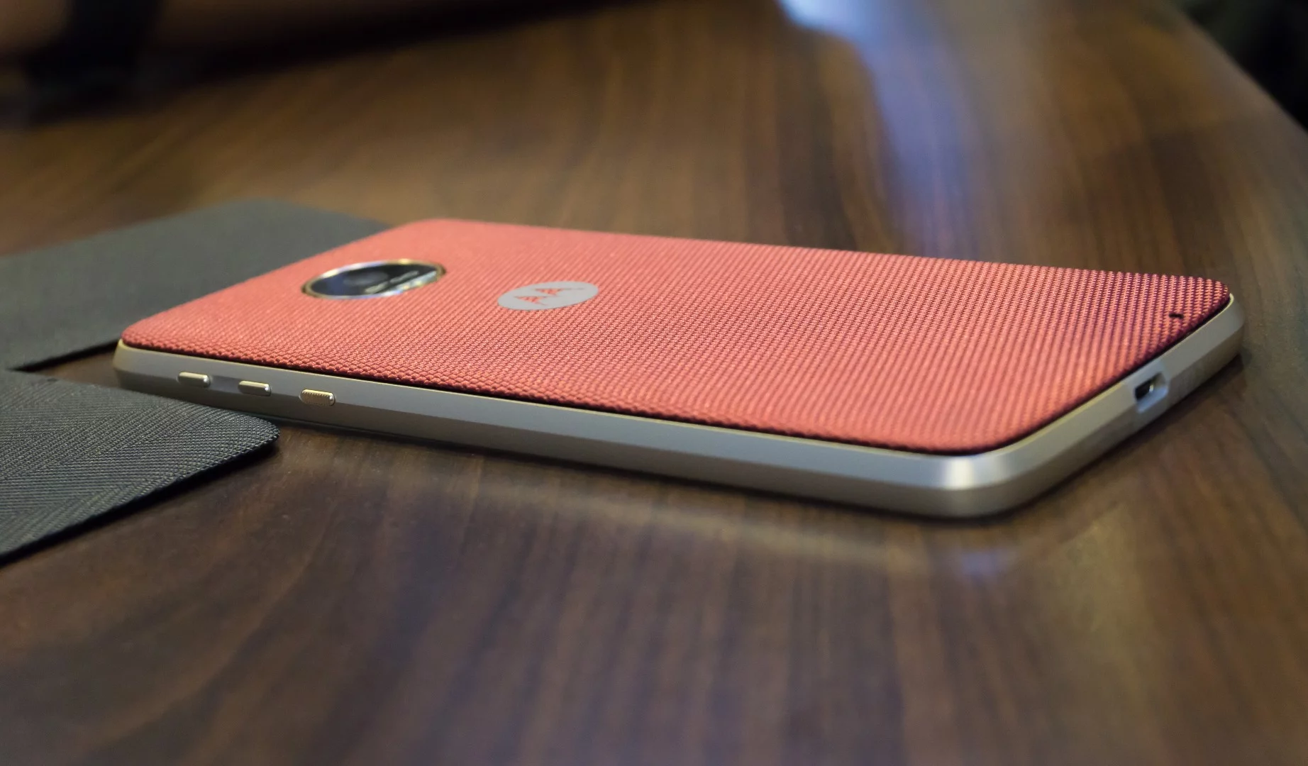 Even if the style-focused back plates were the only modularity, this would still be an interesting concept