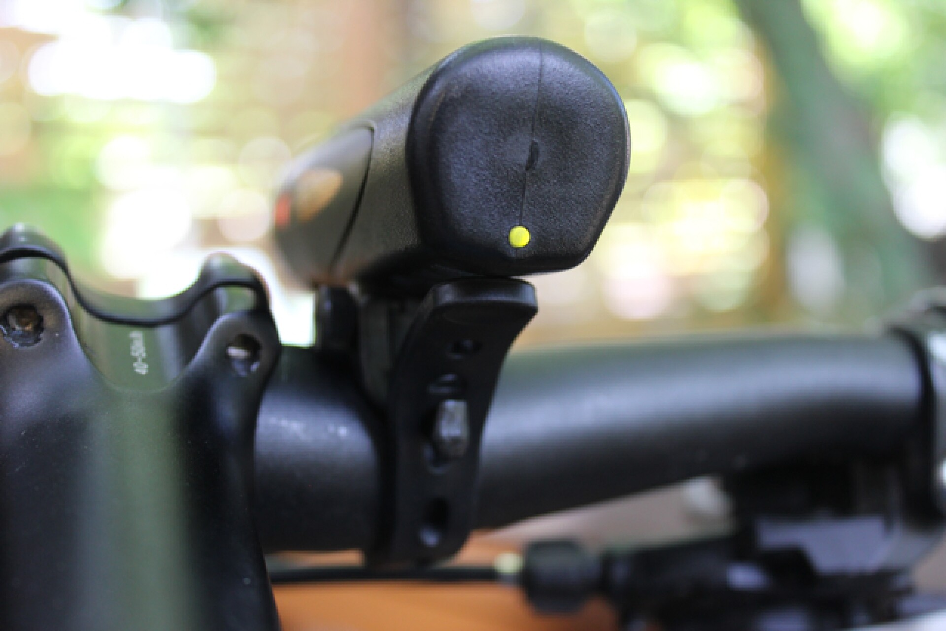 Review Light & Motion Urban Trail 850 FC bike light is compact but