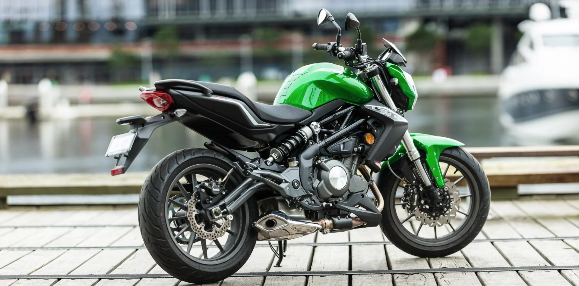 Benelli BN302 - attractive twin-tube swingarm (Photo: Chris Blain/Gizmag)