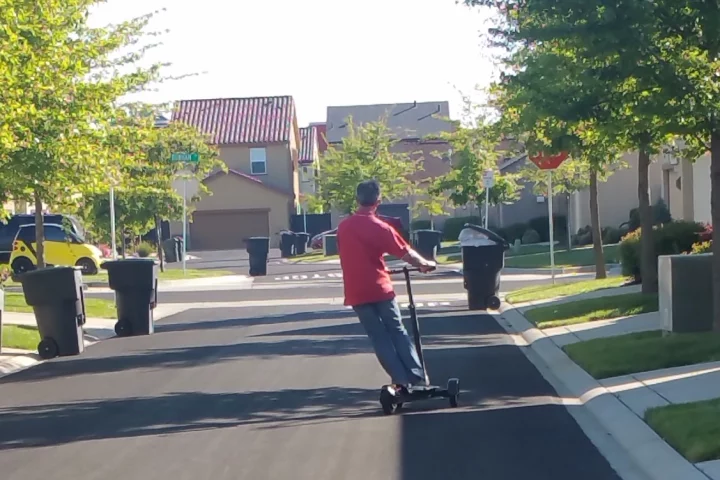 Steer the CycleBoard by leaning into the direction of the turn