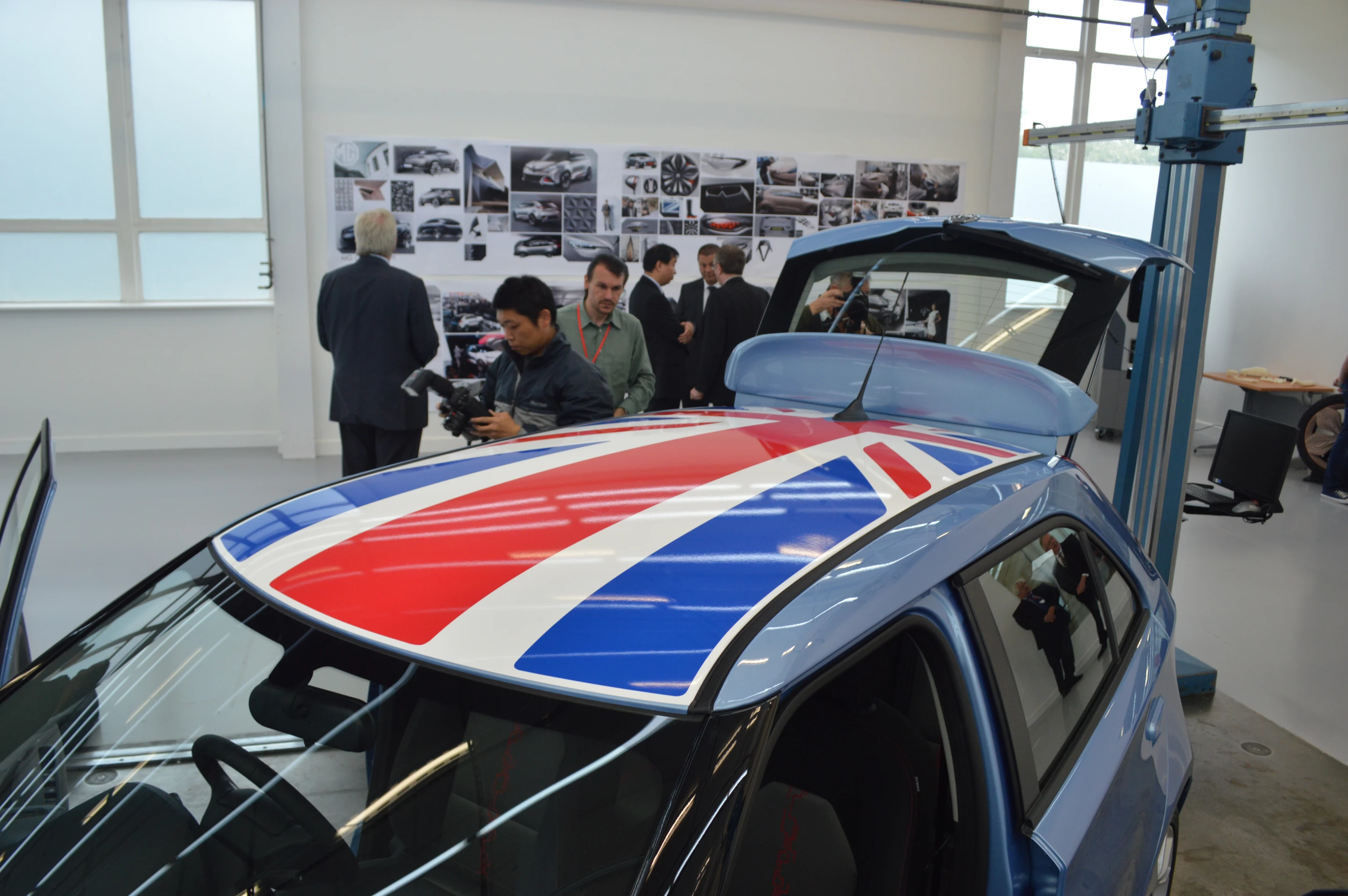 The MG3 will be highly customizable, including a choice of roof decals (Photo: Gizmag)