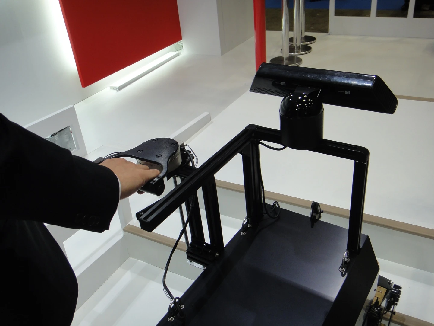 The NSK robot guide dog(Image: DigInfo)
