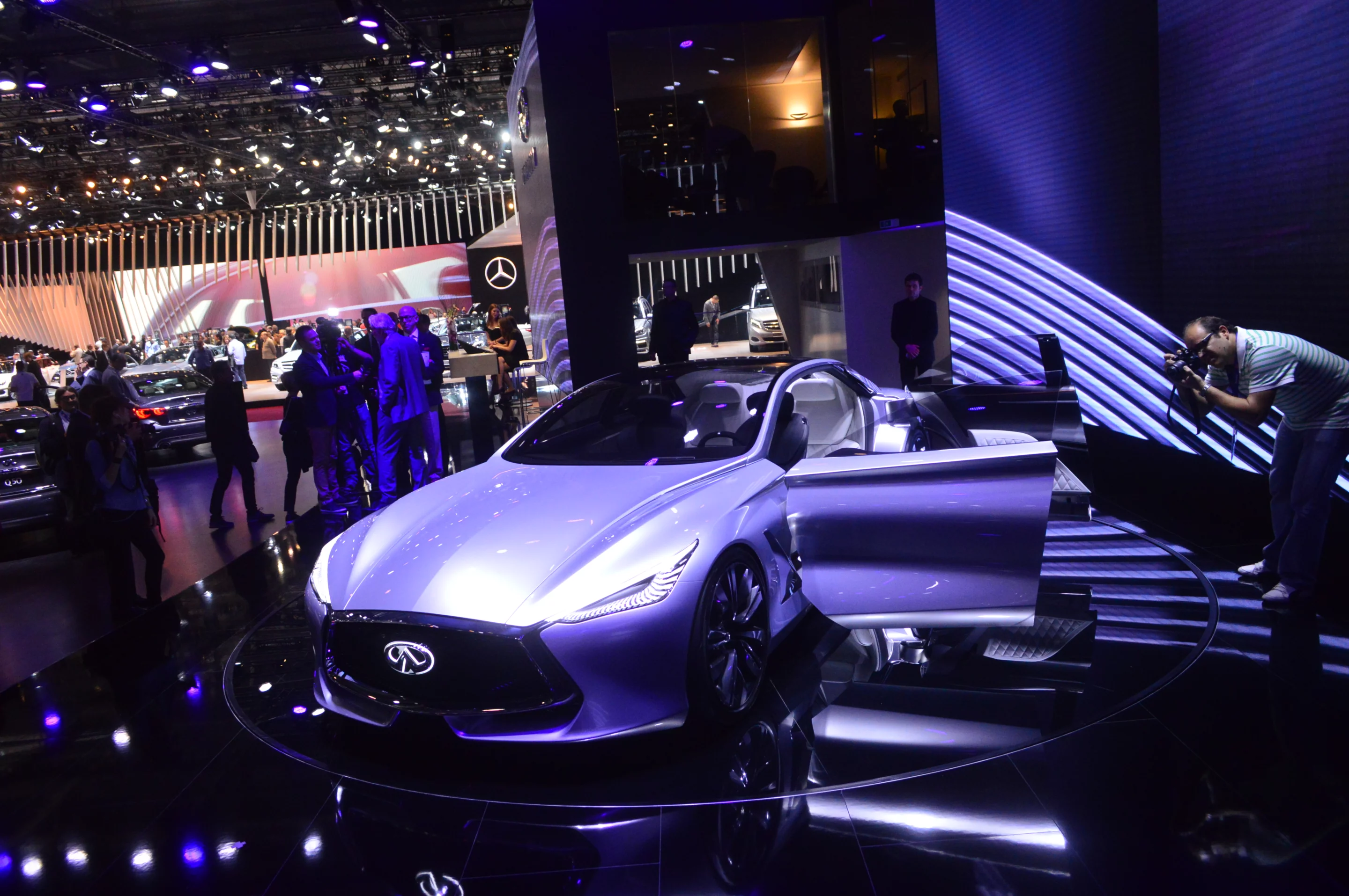 The Q80 has coach doors (Photo: C.C. Weiss/Gizmag)