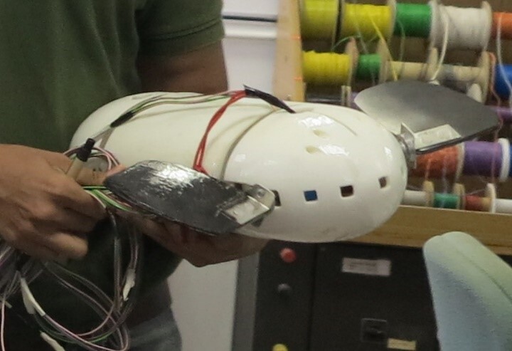 Like a real turtle, the robot swims and executes sharp high-speed turns using selective paddling motions of its front and rear flippers (Photo: National University of Singapore)