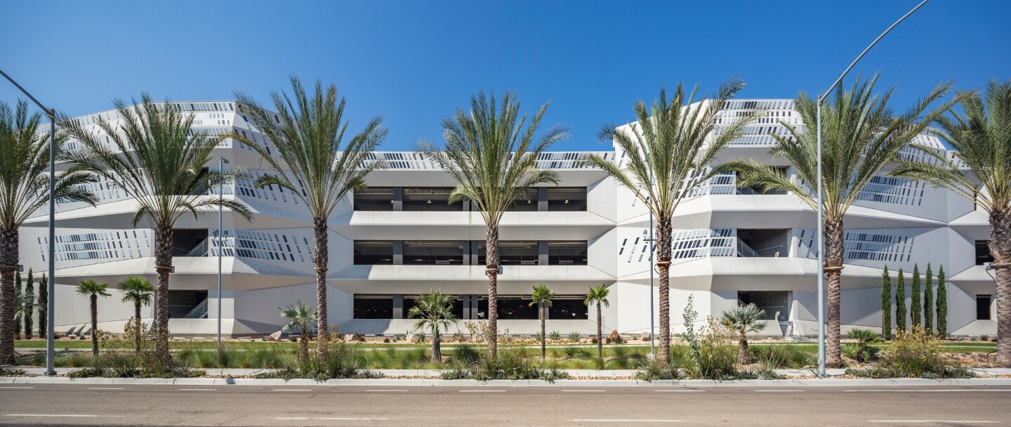 Each parallelogram-shaped e-paper panel essentially acts as one pixel, and wirelessly receives display instructions from a computer brain programmed to deliver over 15 dynamic animations across the building's exterior