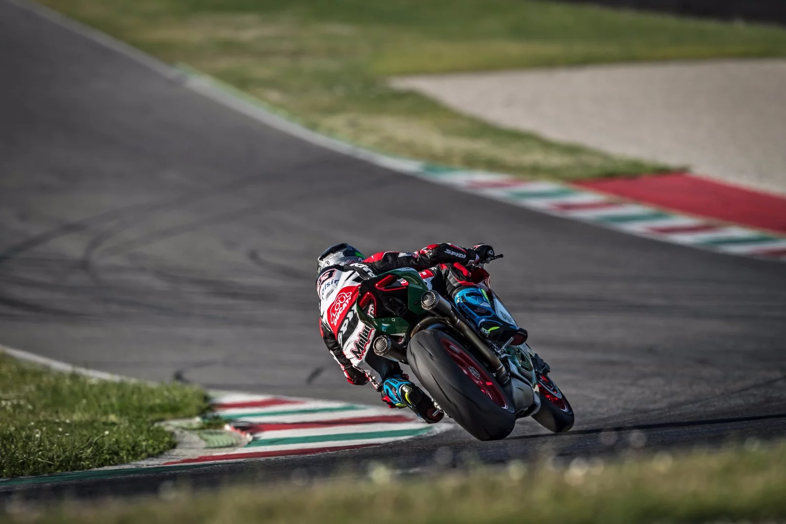 The Ducati 1299 Panigale R Final Edition in action