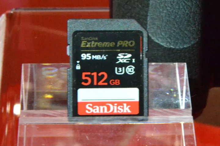 The SanDisk Extreme PRO 512 GB SD card at Photokina 2014 (Photo: Paul Ridden/Gizmag)