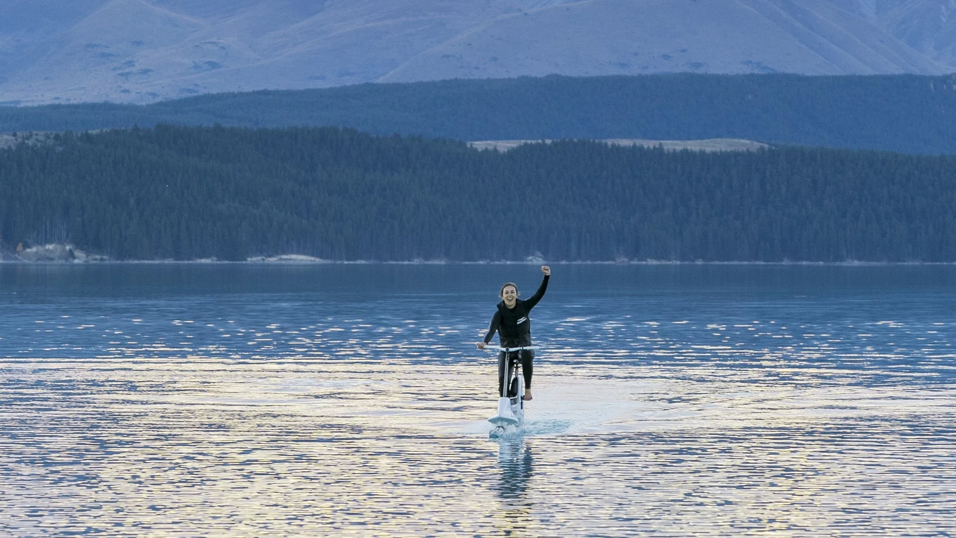 Manta5 hydrofoiling ebike: now open for reservations