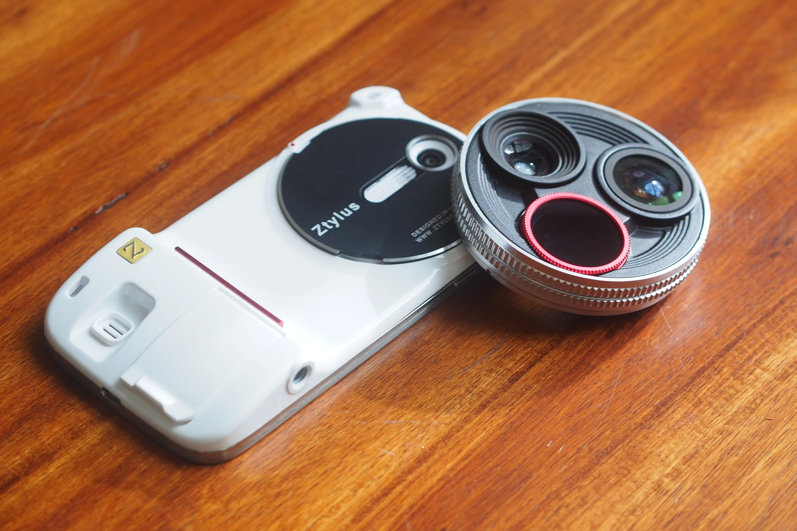 The Ztylus Galaxy S4 case with RV-1 lens kit