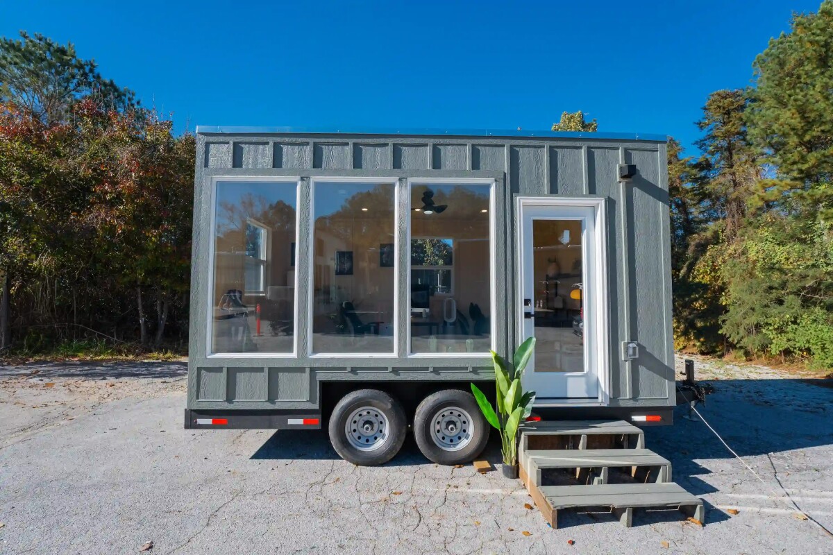 Don't like the view? Tiny workplace on wheels can move to a better one
