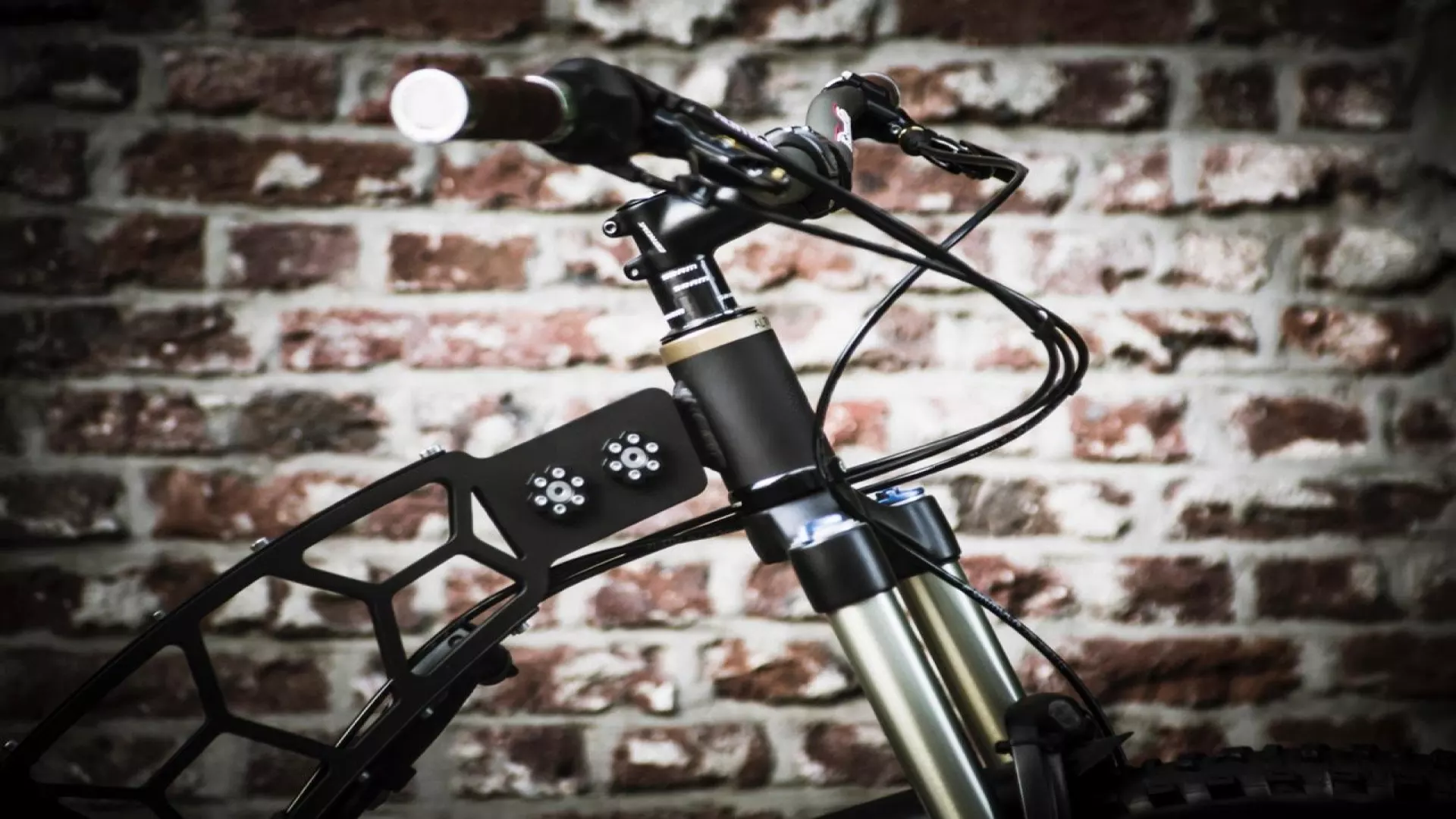 The modular frame features a generous amount of adjustability