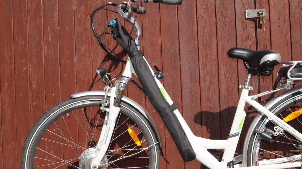 When not in use, the Under Cover folds/telescopes down into an included nylon bag, which can be Velcro-strapped to the bike's frame