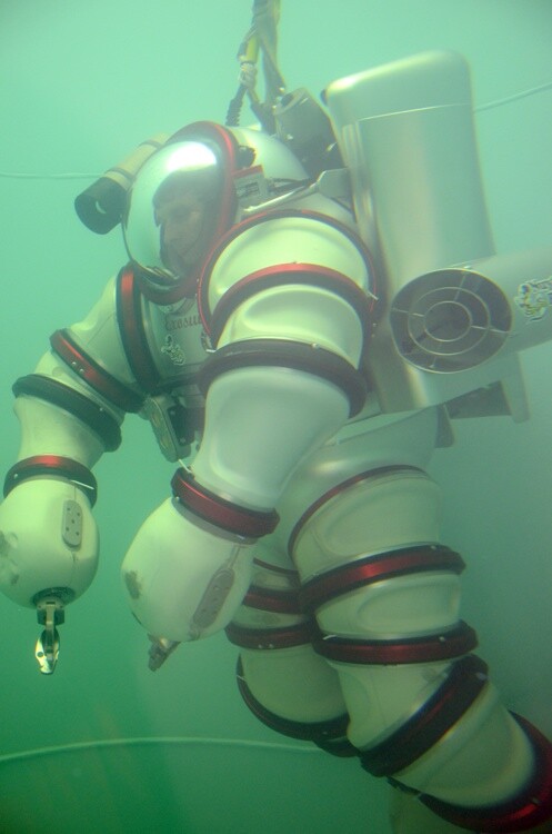 During a dive the suit is tethered to the surface via a 1,250 ft umbilical (Photo: Nuytco Research)