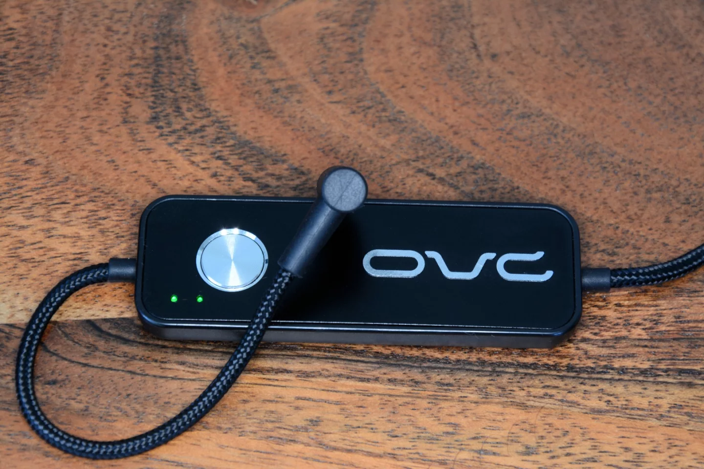The ANC unit – which is reported to offer 25 dB noise reduction (125 Hz to 8 kHz) – is located at the jack end of the nylon-braided cable and can be pushed against the back of the music source device in the pocket