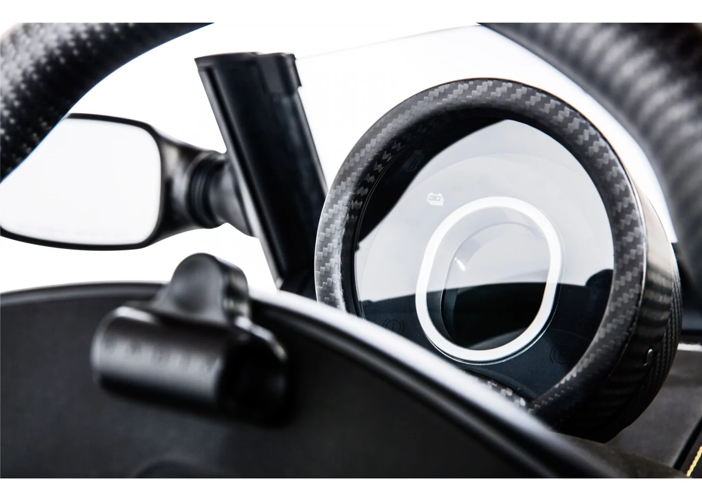 The maximum range cited by Garia is 60 km (37 km)