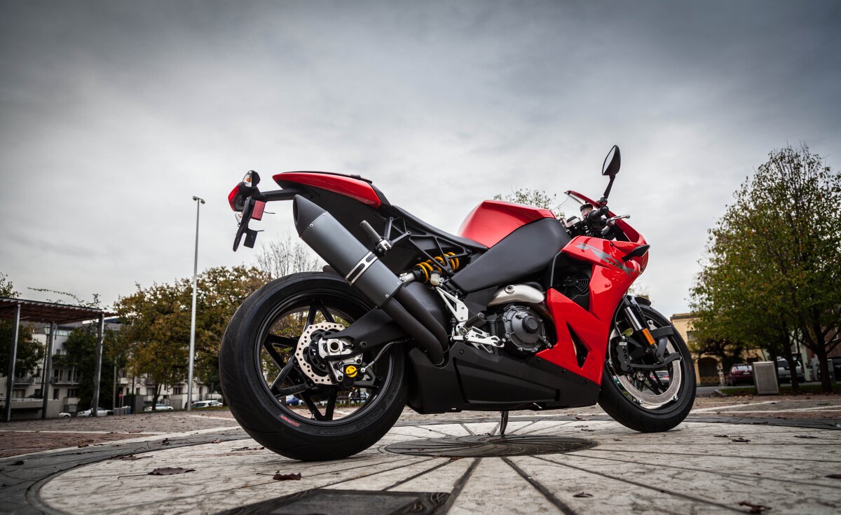 The 2014 EBR 1190RX features a conventional side-mounted exhaust (Photo: Loz Blain)