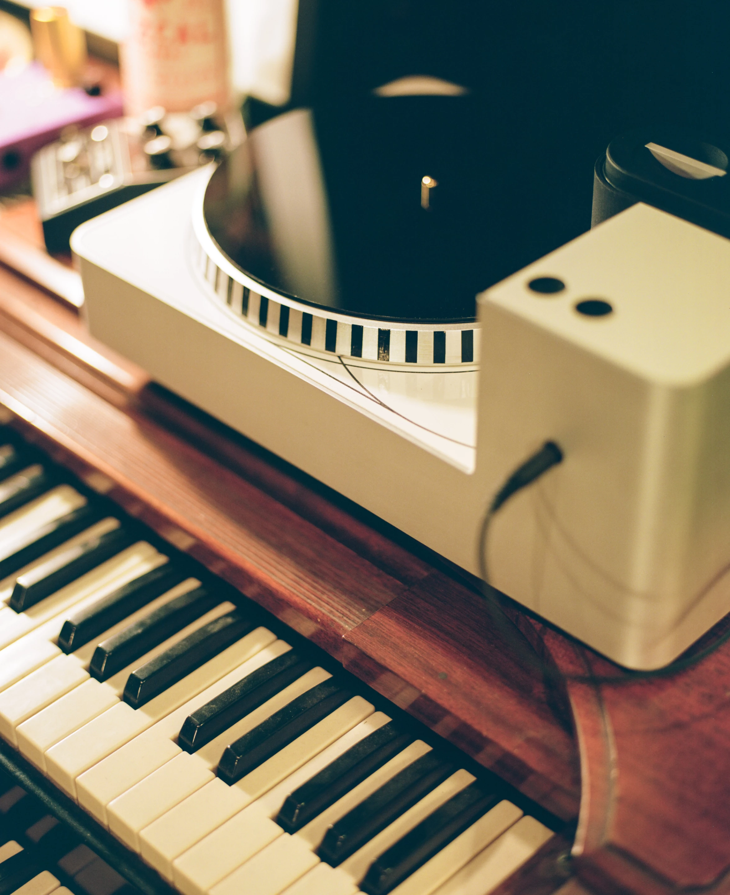 Only Phonocut blanks can be used with the Home Vinyl Recorder