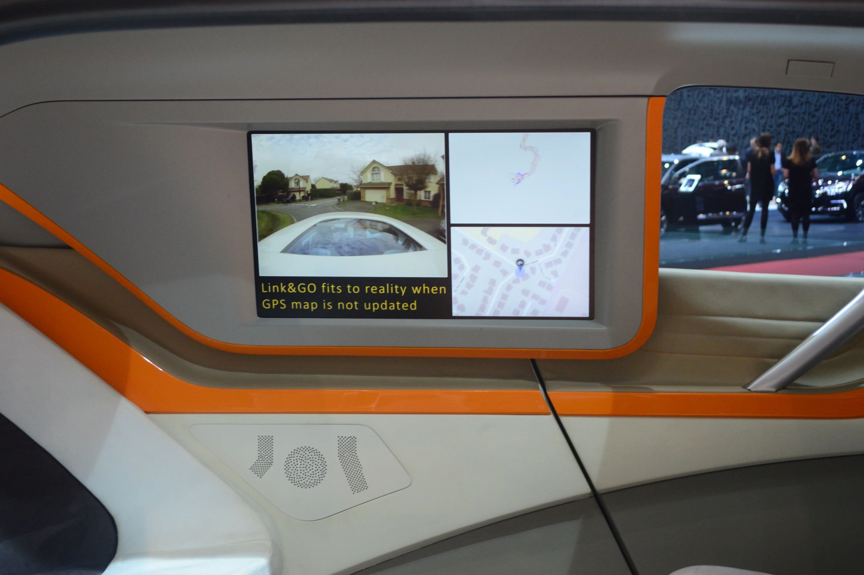 The rear display shows a look at the outside of the car and can also play entertainment content