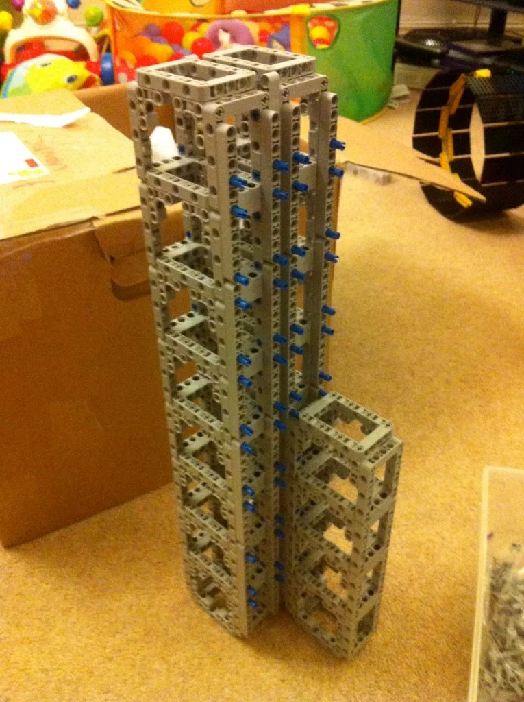 The main body is made up from lots of LEGO Technic components