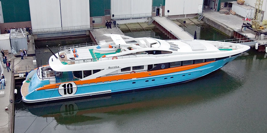 RAISED PILOTHOUSE SEMI-DISPLACEMENT OR PLANING MOTOR YACHTS winner Aurelia