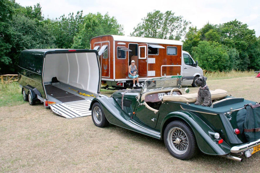 Tonke Fieldsleeper II towing a Morgan