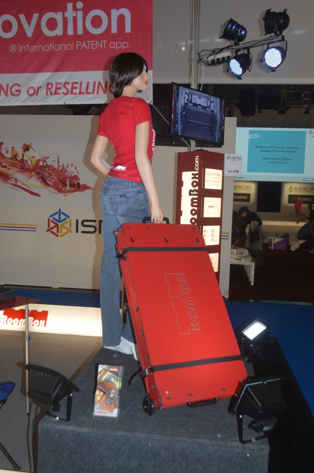 The FreeTech has a handle and wheels for easy transport