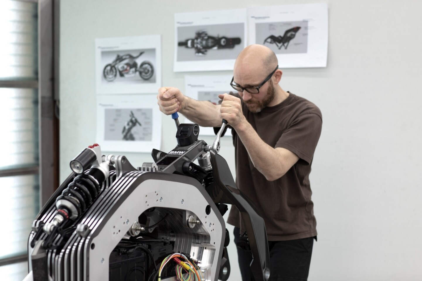 BMW's Vision DC Roadster: Take a look into that gaping, hollow space at the battery pack within