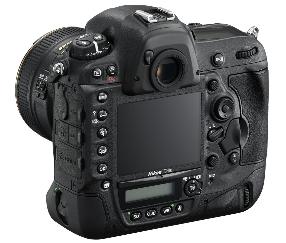 The color on the rear screen of the Nikon D4S can be customized to match studio monitors or personal preference