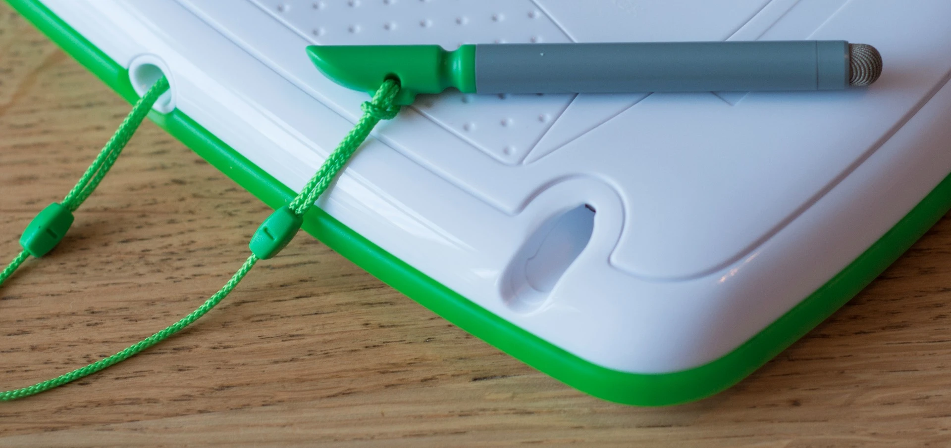 The LeapFrog LeapPad Platinum stylus can be stored in a hole on the rear of the tablet