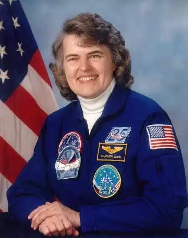 Shannon Lucid set space endurance records while visiting Russia's Mir space station (Photo: NASA)