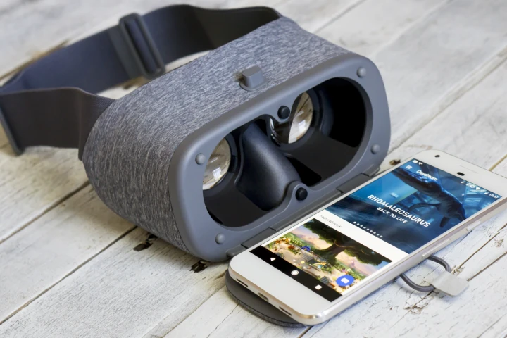 New Atlas reviews Google's first VR headset, the mobile Daydream View