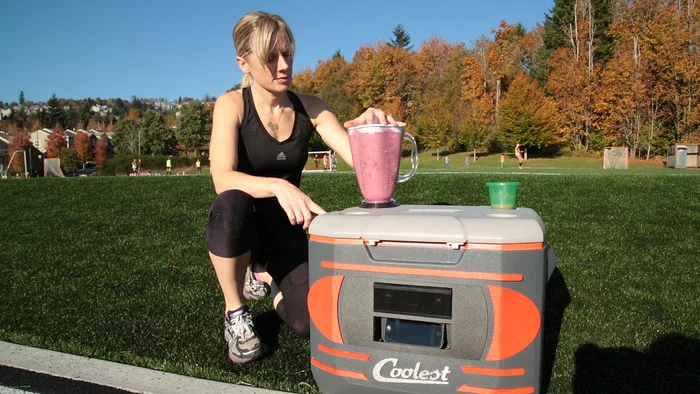 The Coolest's ice-crushing blender makes drinks on the spot