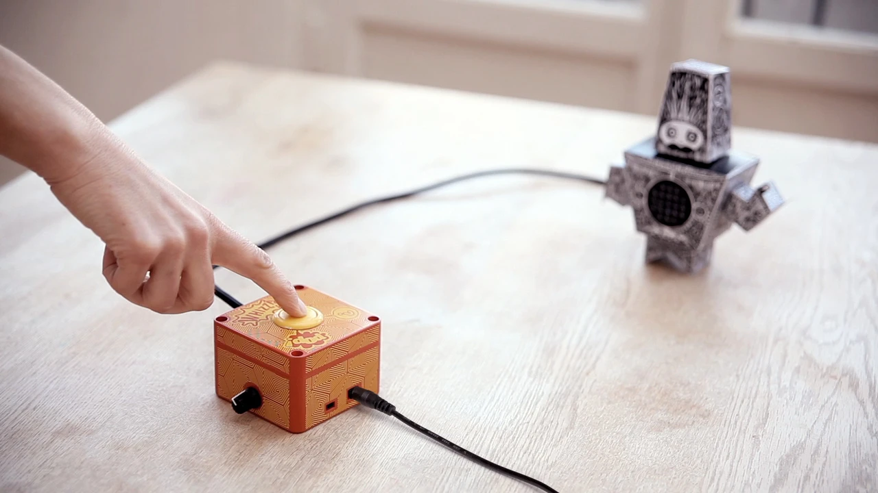 The 'ReaDIYmate little computer' features Wi-Fi, an MP3 decoder, a 2W amplifier and 2 GB storage