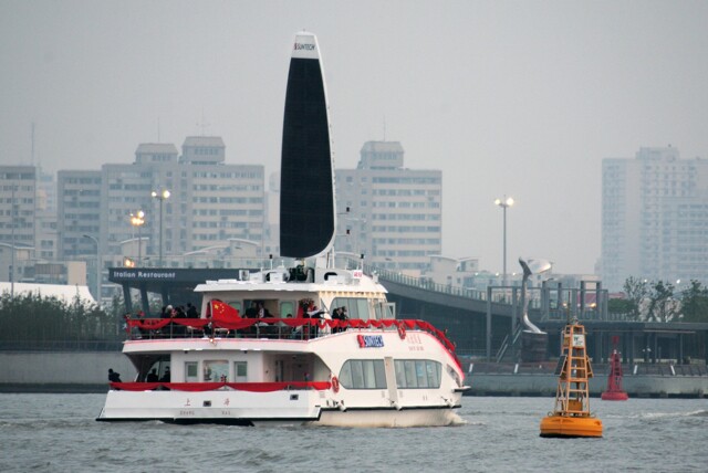 The Suntech-Guosheng Solarsailor ferry