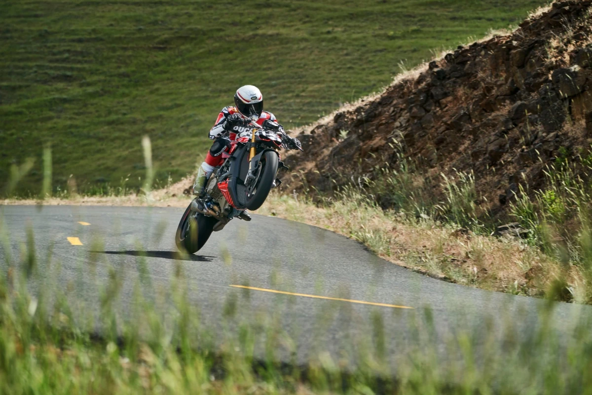 Four-time champion Carlin Dunne has died following a crash just meters from the finish line at the Pike's Peak international Hill Climb