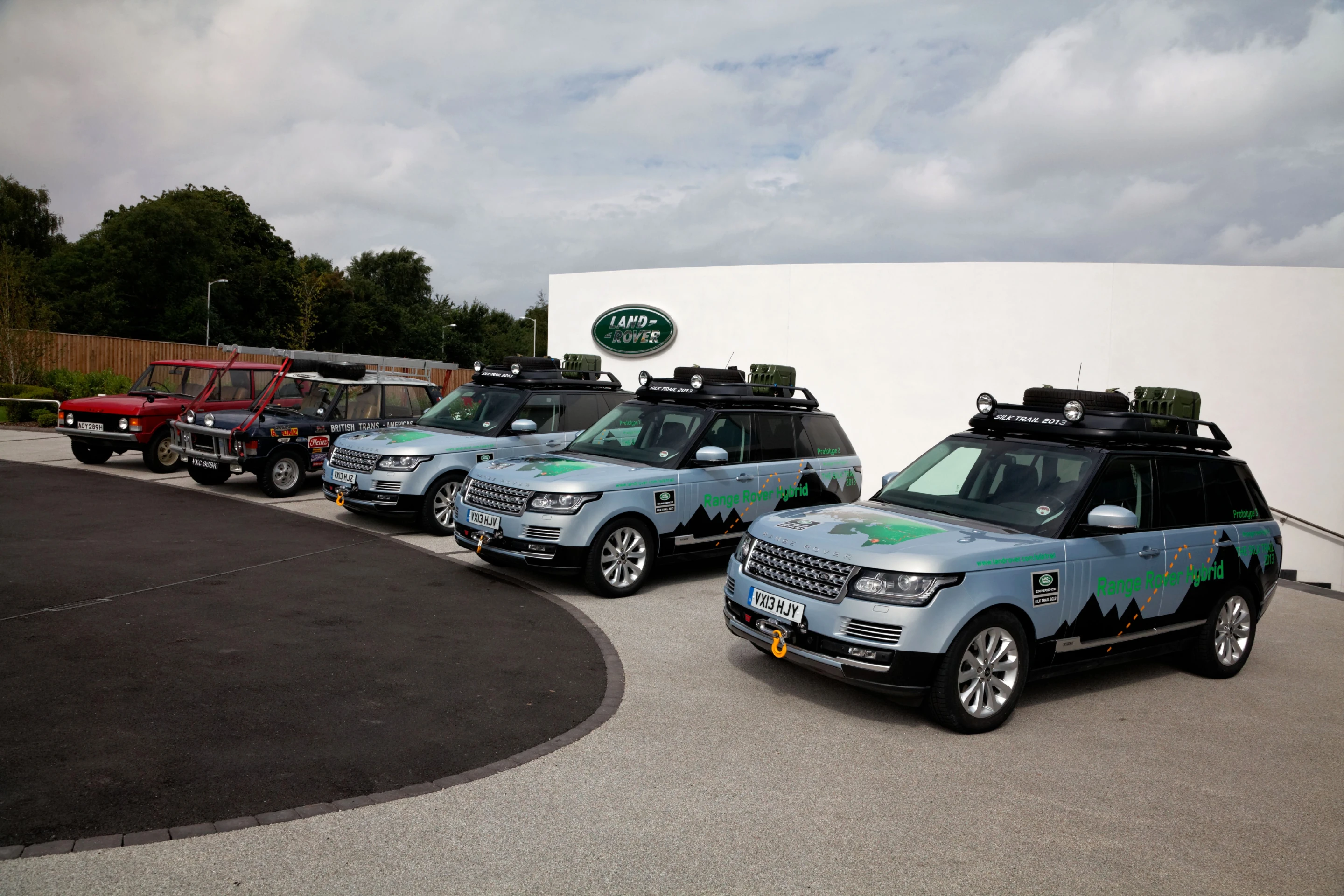 Four support vehicles joined the Range Rover Hybrids