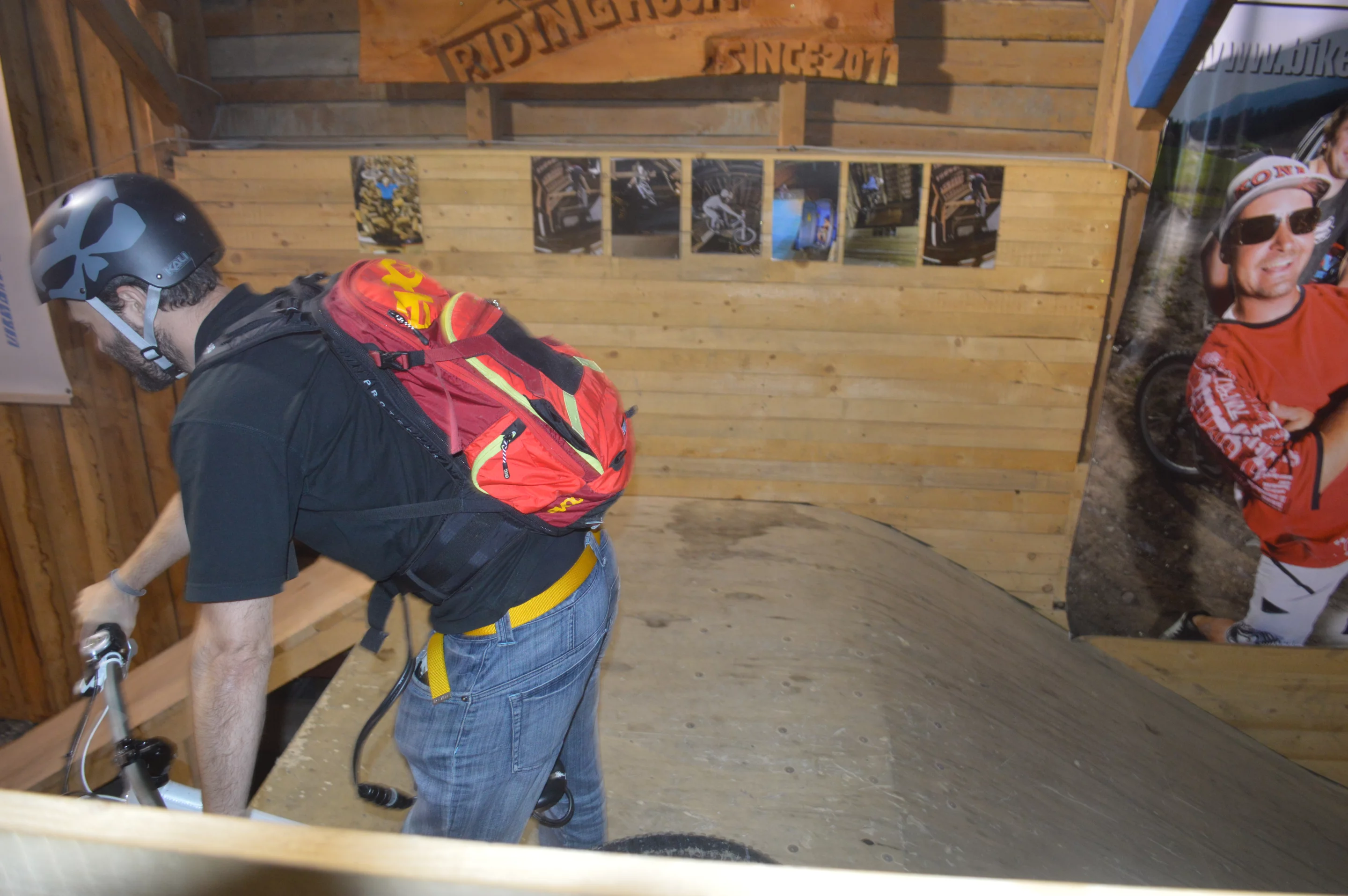 This photo of Mario shows how the cable is routed to the plug underneath the saddle