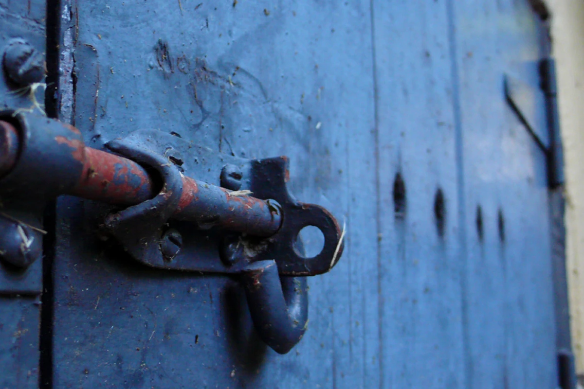 Gizmag examines a painless approach to password management using encrypted text files synchronized across devices (Photo: Damien Ayers)