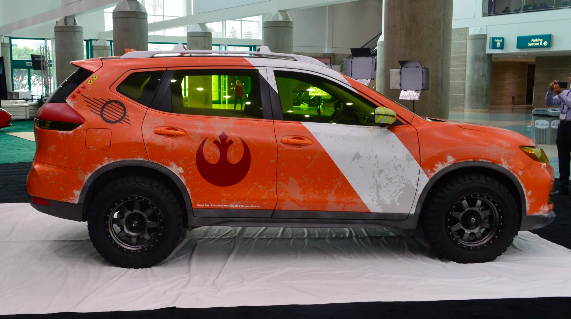 Nissan shows more "Rogue One: A Star Wars Story" hardware
