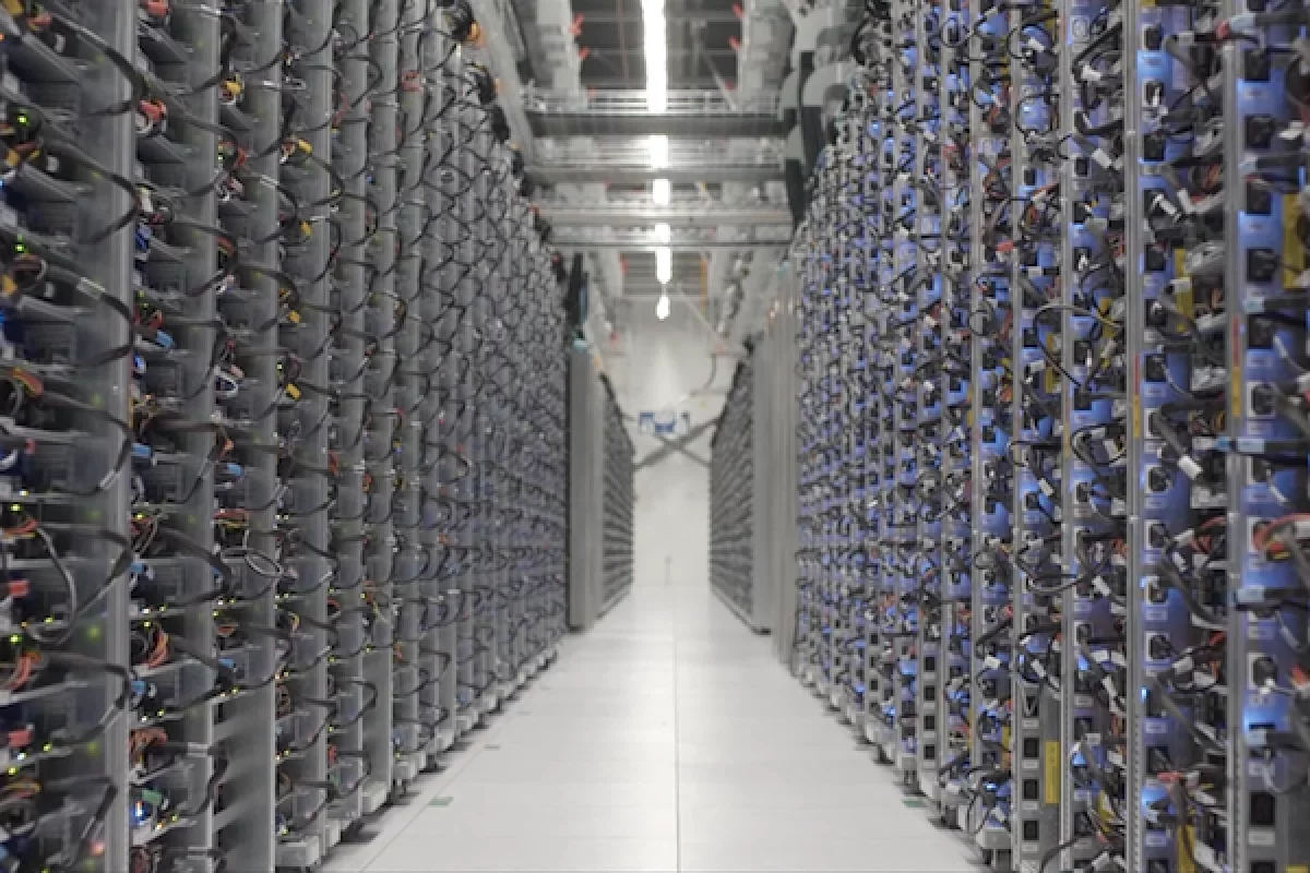 Google's DeepMind machine learning system has helped cut the cooling costs of the company's data centers