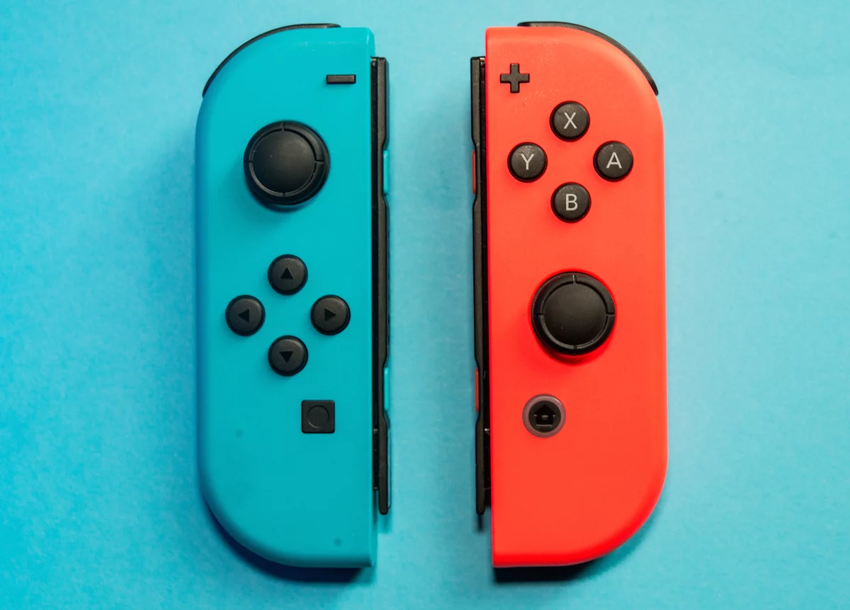 Our new favorite control scheme for Zelda on the Nintendo Switch is having a Joy-Con in each hand