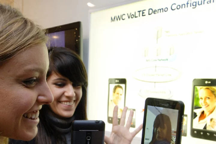 LG is demoing voice and video calls over LTE on its Revolution smartphone at this year's MWC